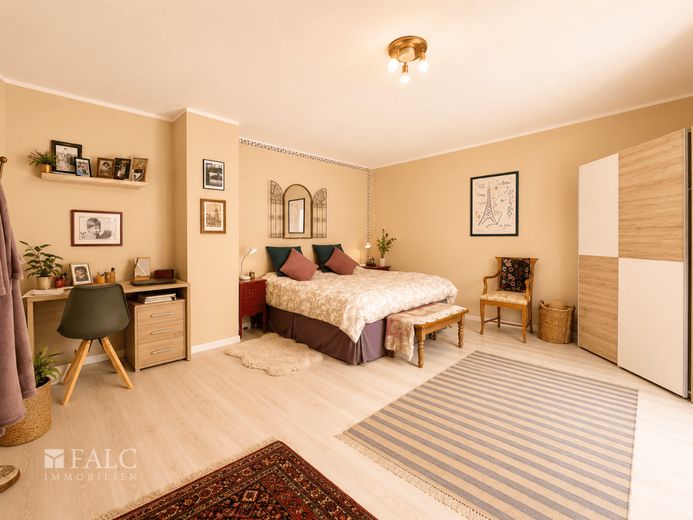 ***Doppelhaushälfte mit Halle und großem Grundstück in Traumlage am Sievertsee*** – Schlafzimmer