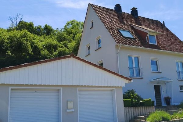 Mucho espacio para la familia y el disfrute: su vivienda unifamiliar con jardín idílico