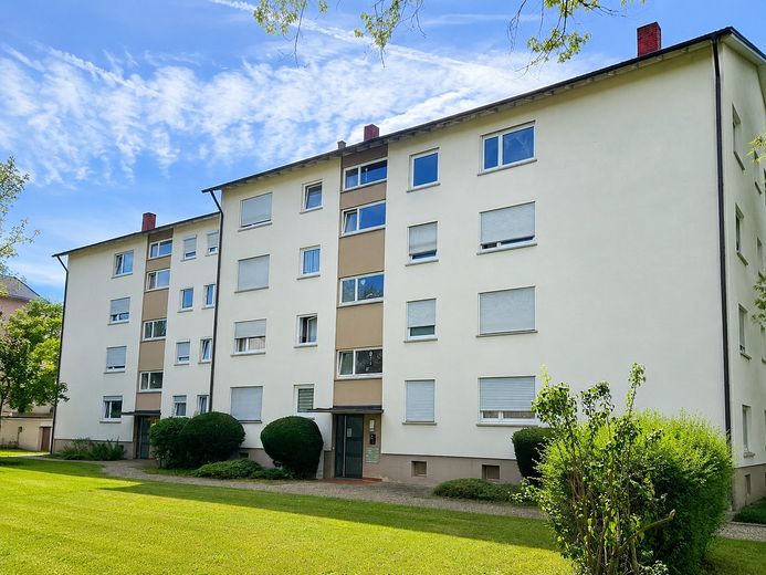 Provisionsfrei: Gepflegte 3-Zimmer-Wohnung mit Südwestbalkon – ab Dezember bezugsfrei – Gepflegtes Mehrfamilienhaus