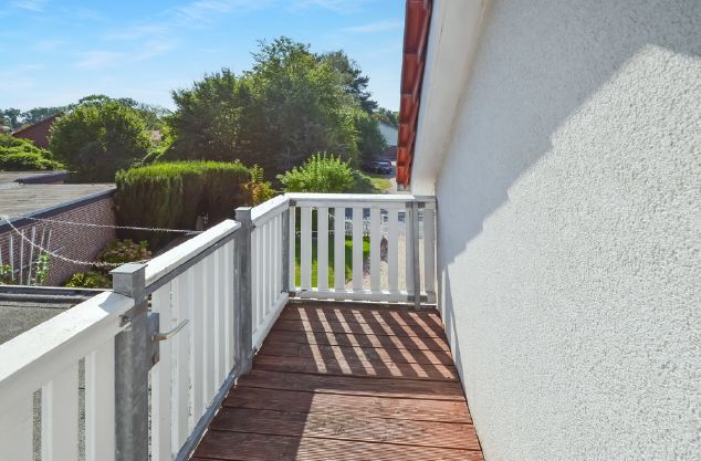 Verträumte Doppelhaushälfte als imposante Galeriewohnung – Balkon klein (Dachterrasse)