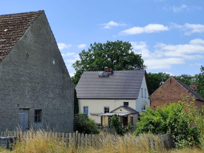 Landhuis met bijgebouwen op een perceel van meer dan 6.000 m² in een droomachtige, afgelegen ligging  - provisievrij – Scheune+Wohnhaus+Gästehaus