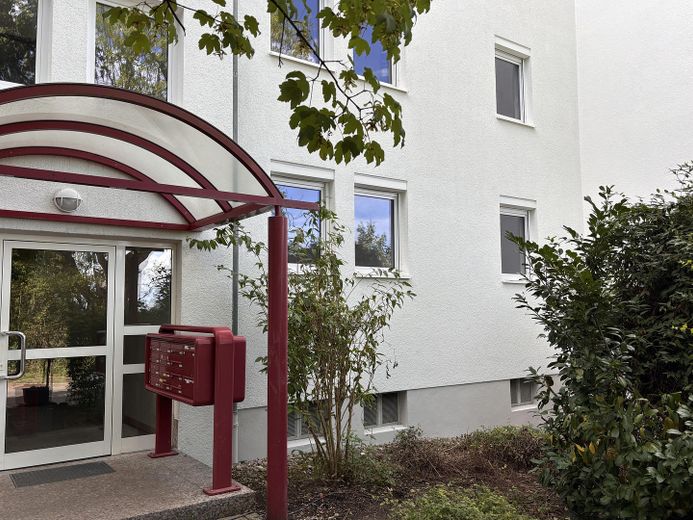 2-Zimmer Terrassenwohnung mit Garten in KE/West – Fassade-frisch gestrichen