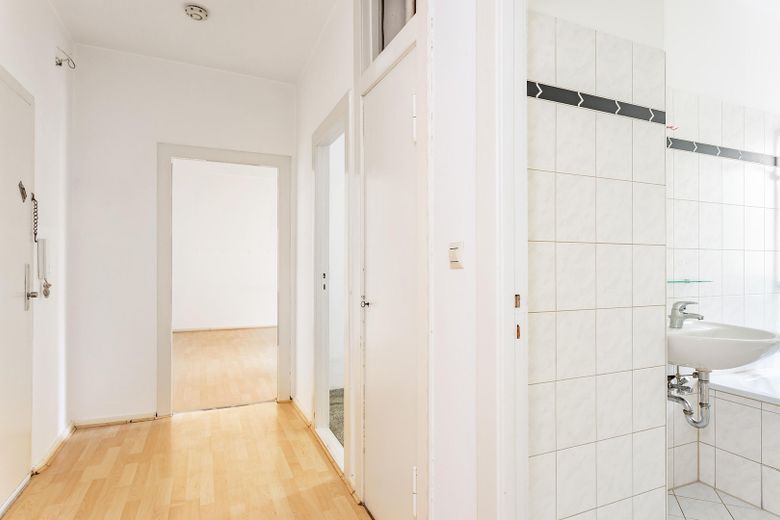 Bezugsfreie 2-Zimmer-Wohnung mit Balkon – Foto 3