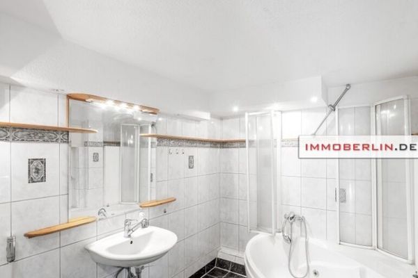 IMMOBERLIN.DE - Top location! Individual single-/two-family house with attractive expansion potential