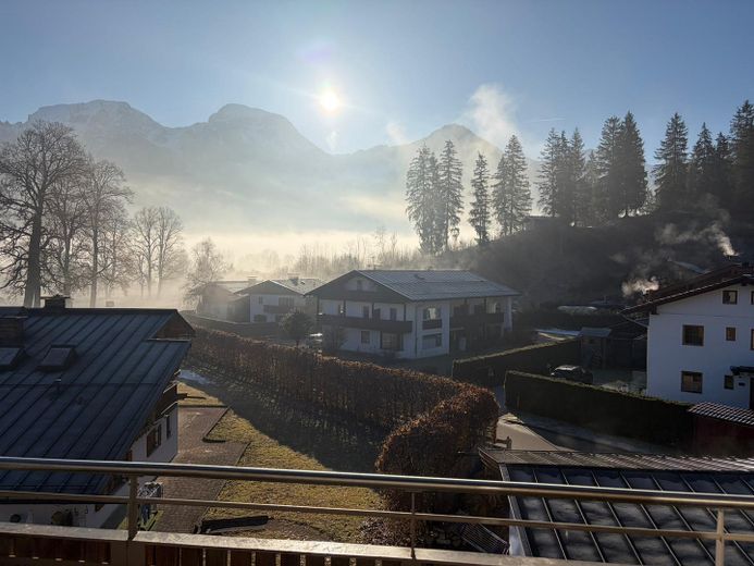 Appartamento mansardato in posizione premium con vista panoramica – Ausblick vom Balkon