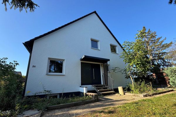 Casa unifamiliare completamente ristrutturata con ampio terreno a Baiersdorf/Wellerstadt