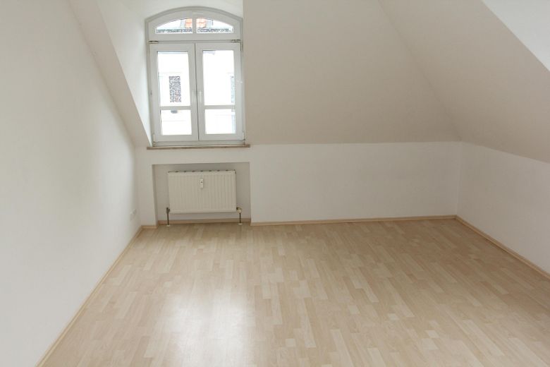 2,5-Zimmer-DG-Maisonette mit Galerie, Balkon, EBK & 2 TG-Stellplätzen – Schlafzimmer / Büro