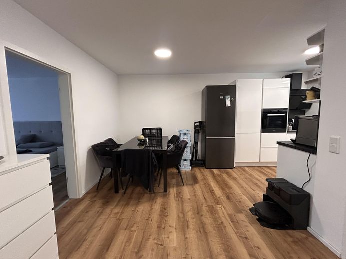 Sanierte und großzügige 2,5 Zimmer-Wohnung mit Wintergarten! – Foto 3