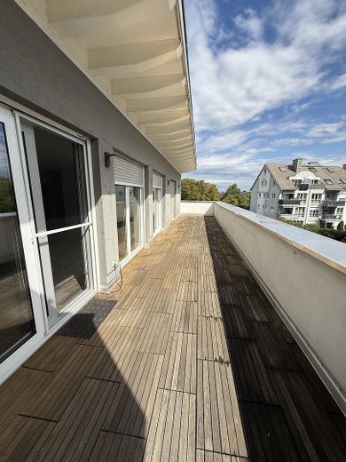 Provisionsfreies Traumhaftes Penthouse mit privater Dachterrasse und Fahrstuhl direkt in die Wohnung – Balkon