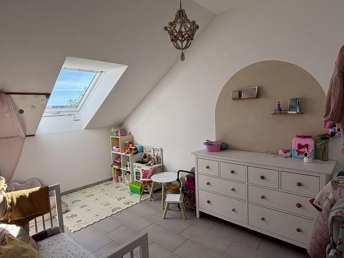 Hoogwaardig gemoderniseerd 3-kamerappartement op de bovenste verdieping met balkon, garage & parkeerplaats – Arbeits- oder Kinderzimmer