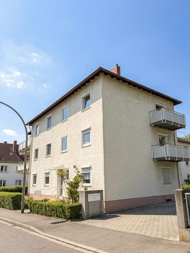 Lichtdurchflutete 2-Zimmer-Wohnung mit Balkon, modernem Bad & Top-Anbindung in Wiesbaden-Schierstein – Hausansicht