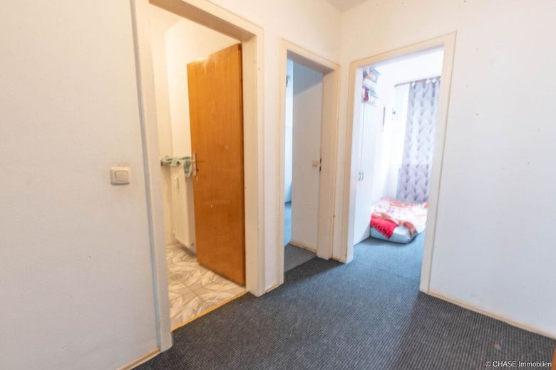 Helle 5-Zimmer-Eigentumswohnung im 1. OG - Wohnen oder Vermieten in Hameln/Hastenbeck! – Zwischenflur