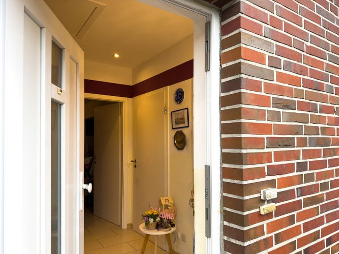 Bien immobilier polyvalent aux possibilités d’utilisation attrayantes – Wohnungseingang