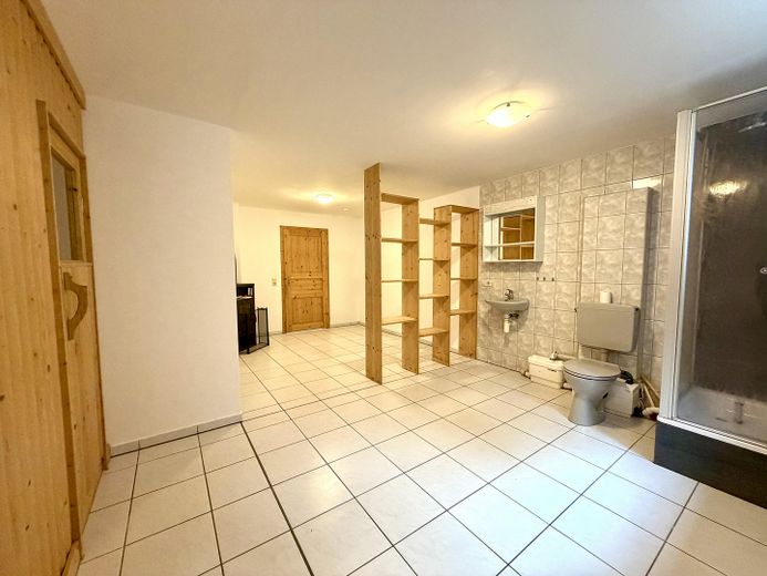 225 qm Familienglück auf 2 Ebenen + Toller Garten, Sauna & Kamin – Wellnessraum mit Kamin