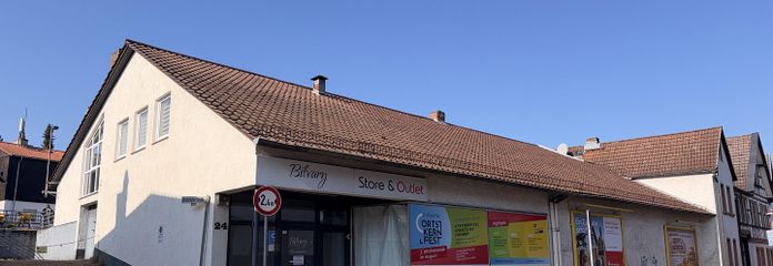 Vorderansicht des Gebäudes