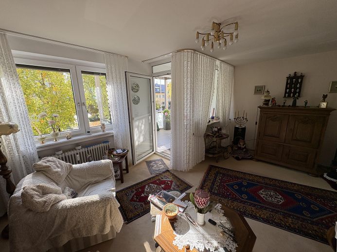 Wiesbaden’de 3 odalı daire – Wohzimmer