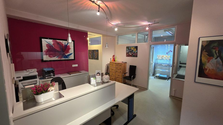 Consultorio/oficina de 86 m² en el centro de Spelle: médico, terapia, cosmética, despacho – ascensor, sin comisión – Empfang und Anmeldung