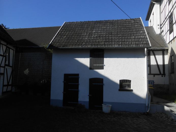 Vollvermietetes Gebäude - DHH als Eigennutz möglich - mit Nebengebäude und neuer Garage – Nebengebäude