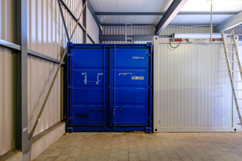 Halle, Lager oder Werkstatt mit Freifläche – Gewerbeareal flexibel teilbar – Halle C Lagercontainer
