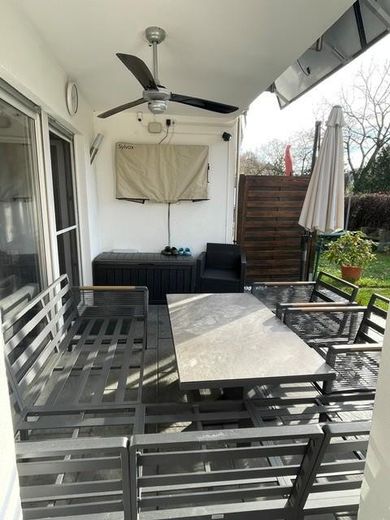 Von Privat an Privat: Außen Understatement – innen exklusiv! – Terrasse mit Garten-TV