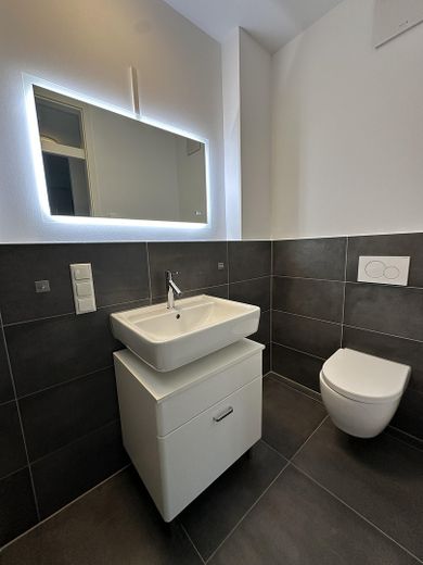 Appartement moderne et haut de gamme de 4 pièces avec jardin - sans commission – WC 1