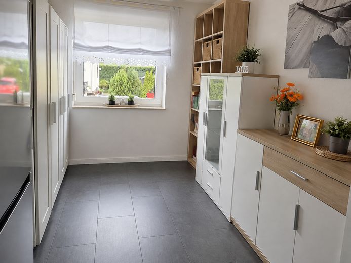 Großzügiges Zweifamilienhaus in ruhiger Feldrandlage mit Sommergarten, Balkon, Terrasse & Garage – Foto 10
