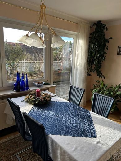 3-Zimmer-Dachterrassen Wohnung + Hobbyraum + Garage in Karlsfeld – Wohnzimmer Essplatz
