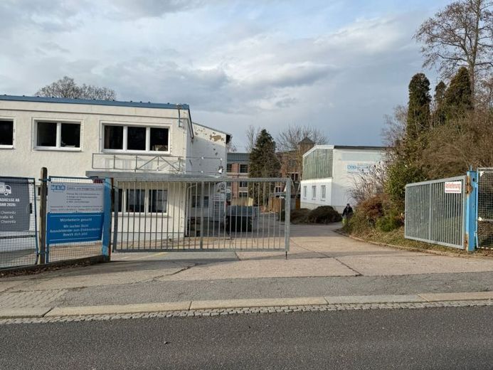 5.090 m² działka komercyjna z 2 halami i budynkiem administracyjnym – doskonałe połączenia komunikacyjne w Chemnitz – Zdjęcie 1