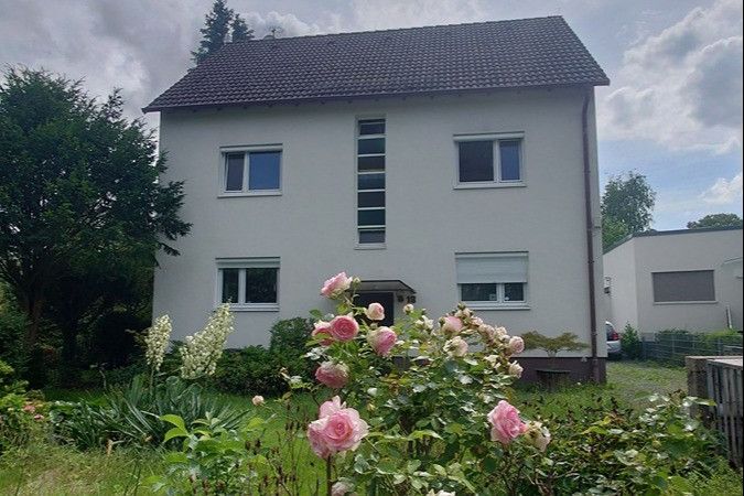 Charmantes Mehrfamilienhaus / Mehrgenerationenhaus freistehend mit großem Garten in Traisa – Foto 1