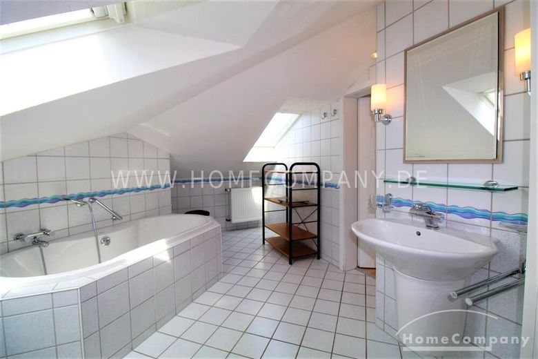 18579 HomeCompany Dresden Schickes möbliertes Dachgeschoß-Apartment in Blasewitz mit Blick über Dresden max. 3 Personen – 7c1d7b606d456f305dffbb86e60cd03fbea5b11c.jpg