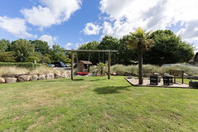 Herzensheim für große Träume - XXL-Haus mit Traumgarten &amp; Wintergarten – Garten