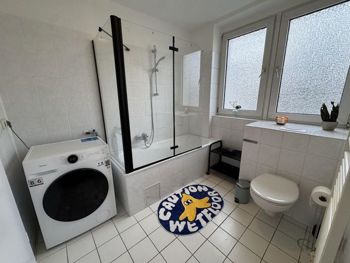 Prima occupazione e arredato di recente!! Camera privata in posizione eccellente! – Badezimmer