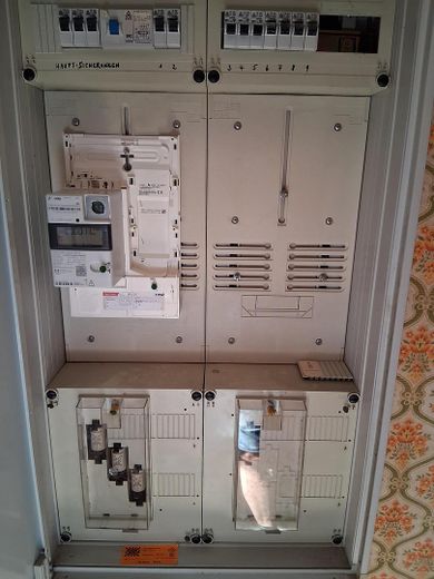 Großes Grundstück mit Altbau in sehr guter Lage in Unterdürrbach, provisionsfrei, von Privat! – Strom-Verteilung