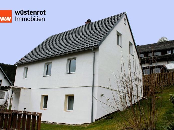Endlich ins Eigenheim! Saniertes Einfamilienhaus in ruhiger Lage in St. Blasien – Foto 1