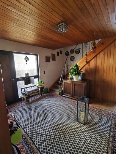 Versátil proyecto de modernización con sótano abovedado, garaje y opciones de chimenea en un entorno natural – Foto 8