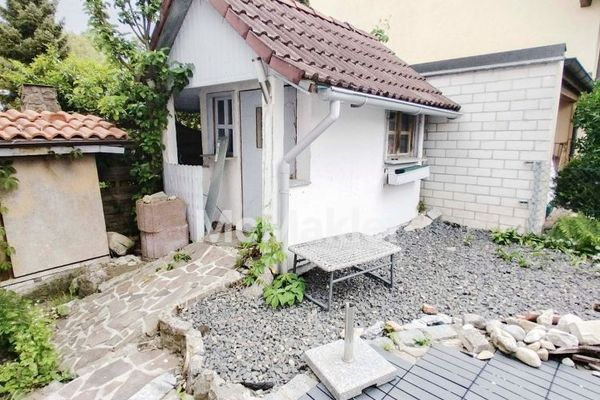 Espacio, potencial y posibilidades – casa con garaje en Stätzling