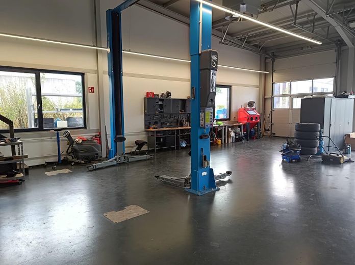 Komplett ausgestattete Kfz-Werkstatt mit Hebebühnen zu vermieten – Foto 6