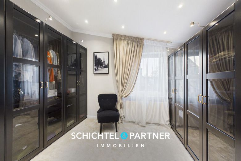 Osterholz | Hochwertig saniertes Einfamilienhaus mit großem Garten – S&amp;P | Ankleidezimmer