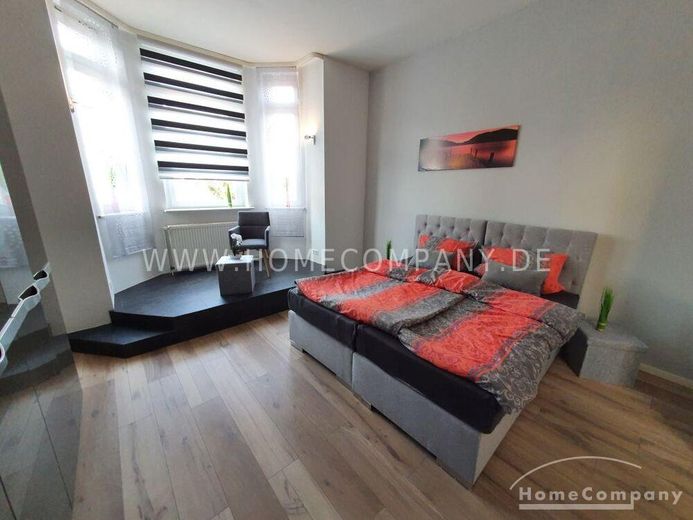 Sehr schöne 3 Zi.-Whg., möbliert. Mit gr. Dachterrasse zur Gemeinschaftsnutzung. – 1e455770580a234de1a1bb40a61d7065b1ded12d.jpg