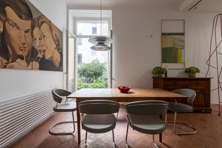Einzigartige Wohnung | privater Eingang | bezugsfrei | ohne Provision – Französisches Fenster z.Hof