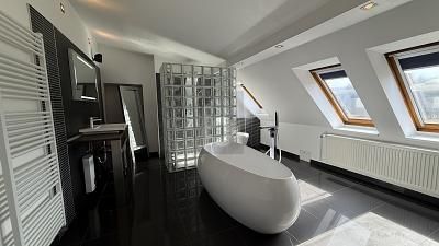 مسكن سكني من الدرجة الأولى مع شرفة، متاح للسكن فورًا – 1784141523_3cc464.jpg