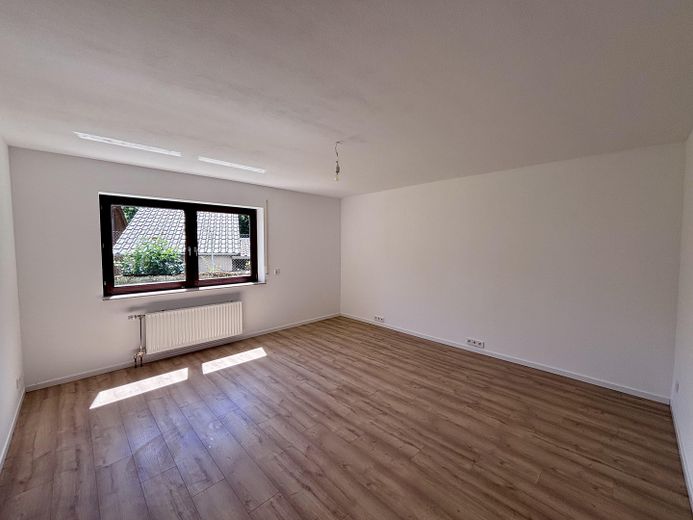 Erstbezug nach Renovierung: Gemütliche 2 Zimmer Wohnung mit eigenem Eingang und Garten in Gültlingen – Schlafzimmer