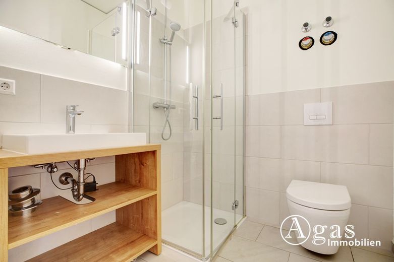 Dachgeschoss mit Panoramablick! Luxus 3 Zimmer Wohnung mit ca. 88m², EBK und Terrasse in Mitte! – Badezimmer 2