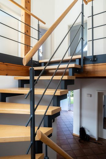 Charmantes Einfamilienhaus mit besonderem Wohnambiente – Treppe oben 