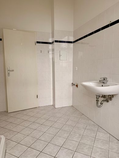 Helle, großzügig geschnittene 2-Zimmer-Wohnung – Waschmaschine