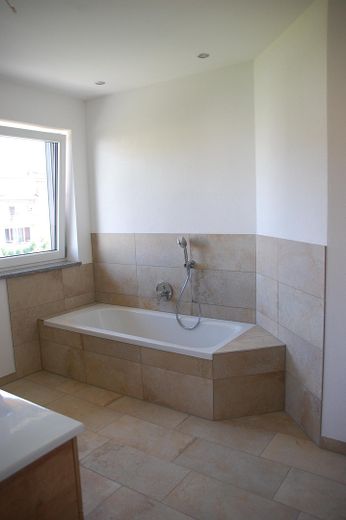 Bad im OG mit Badewanne