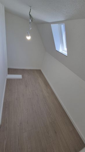 Abstellraum neben Schlafzimmer