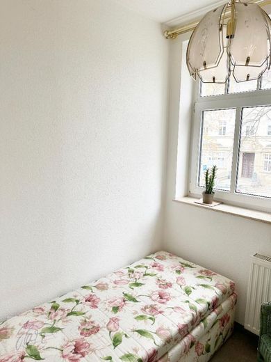 ***VOLL MÖBLIERTE TRAUMWOHNUNG - EINZIEHEN UND SOFORT ZU HAUSE SEIN*** 2,5 Raumwohnung mit Balkon und Tageslichtbad zu vermieten – kleines Gästezimmer