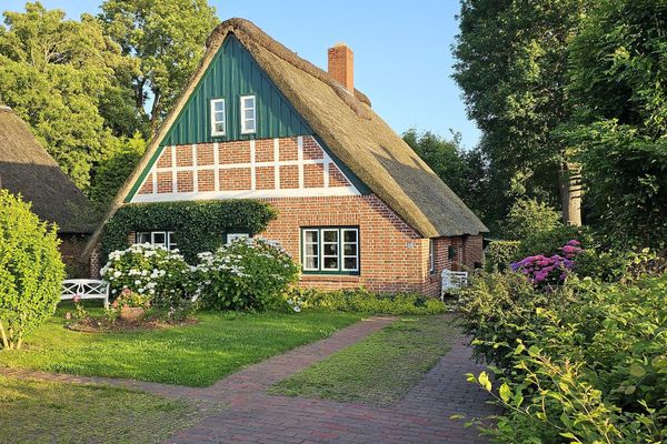 Von privat: Modernisiertes historisches Reetdachhaus in idyllischer Lage