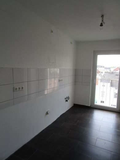 3,5 ZKB Gießen Innenstadt, 4.OG mit Süd-Balkon, und Fernblick – Küche mit vielen Steckdosen